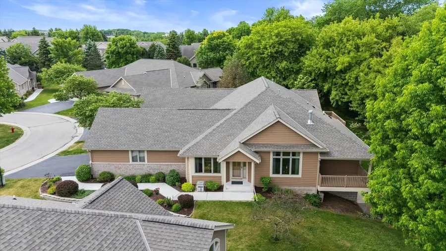 W243N2205 Deer Park Ct, Pewaukee, WI 53072 - #3