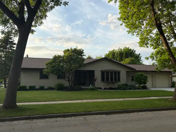 82 Eastbrook Ln, Fond Du Lac, WI 54935