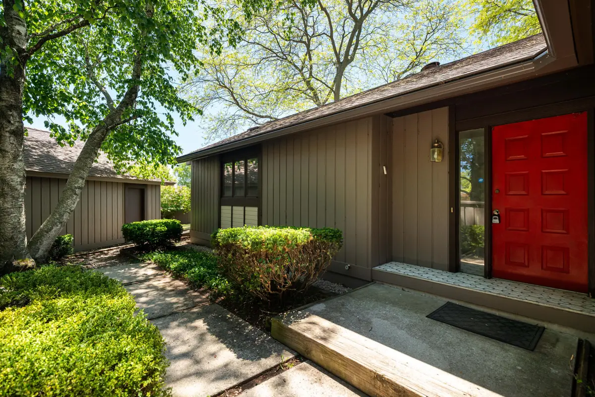 8 Pinewood Ct, Wind Point, WI 53402 - #1