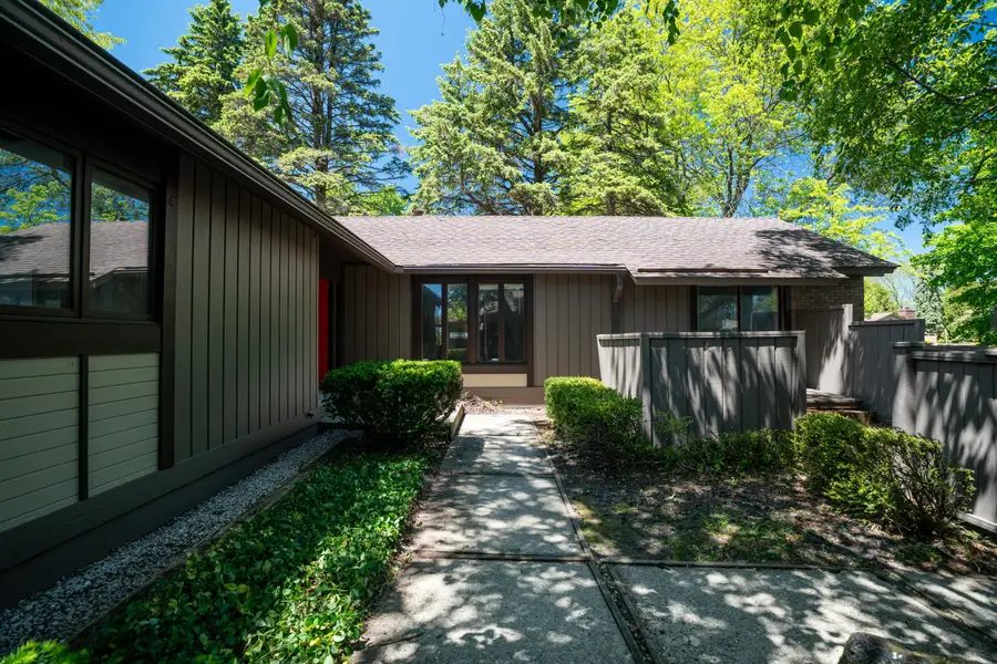 8 Pinewood Ct, Wind Point, WI 53402 - #2