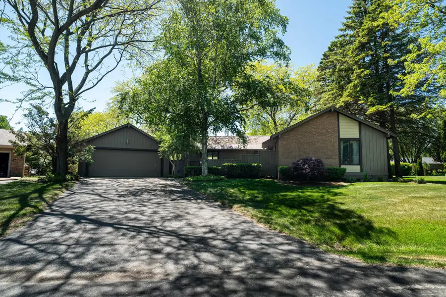 8 Pinewood Ct, Wind Point, WI 53402 - #3