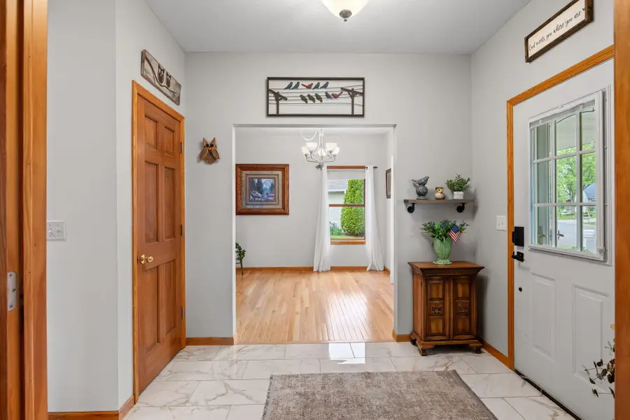 1021 Johnson St, Onalaska, WI 54650 - #3