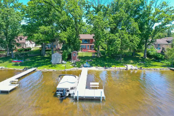 7926 E Long Lake Dr, Norway, WI 53185