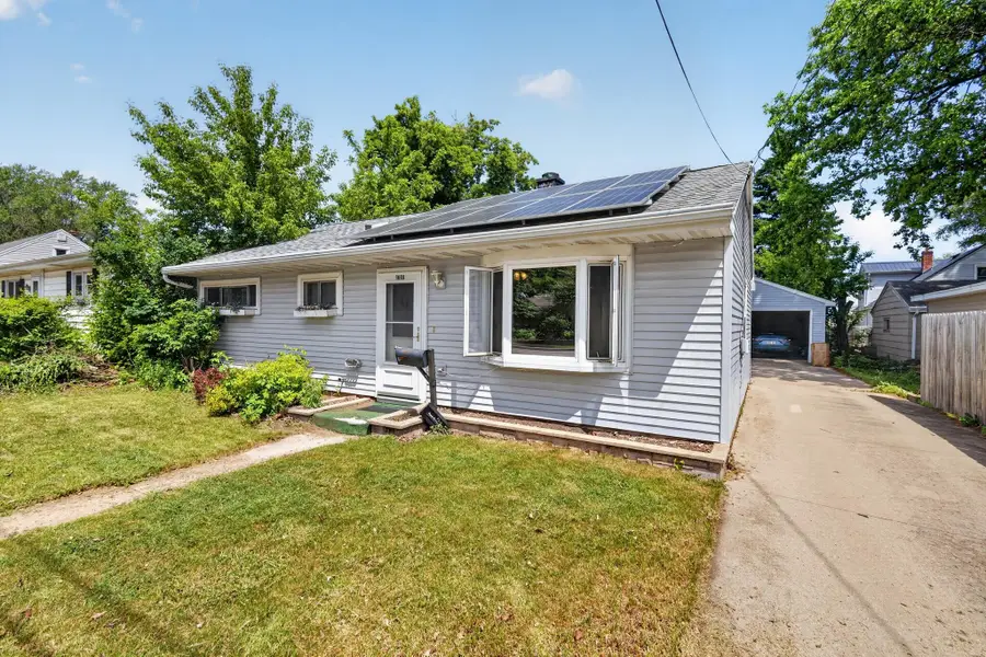 1618 E College Ave, Appleton, WI 54915 - #2