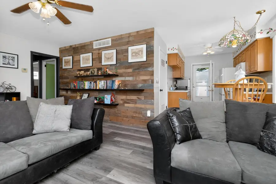 1618 E College Ave, Appleton, WI 54915 - #3