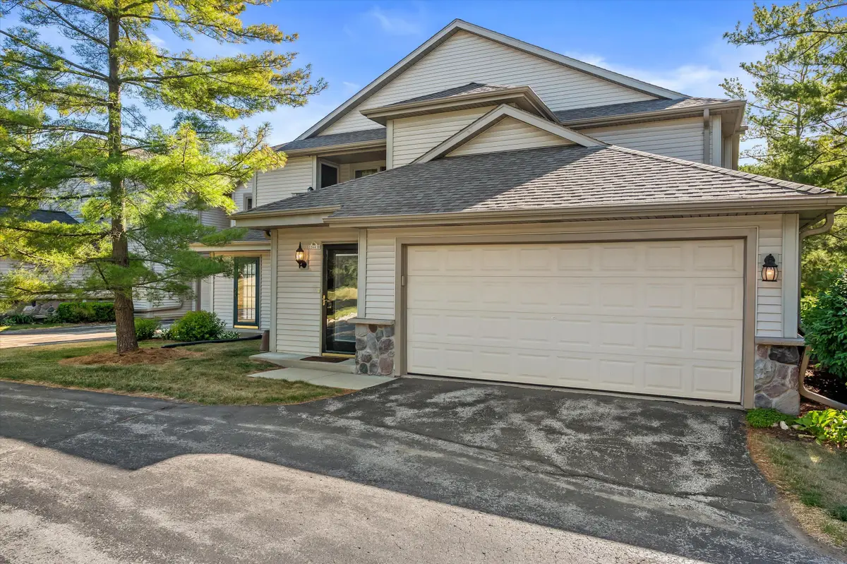 2264 Circle Rdg, Delafield, WI 53018 - #1