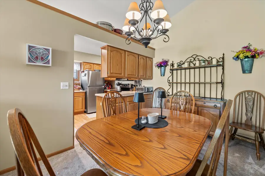 2264 Circle Rdg, Delafield, WI 53018 - #3