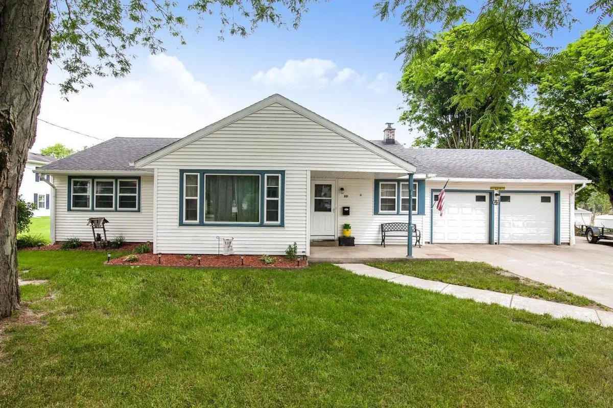 321 N Dewey Ave, Jefferson, WI 53549 - #1