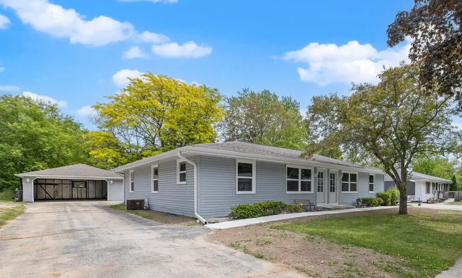 513 Bender Rd, West Bend, WI 53090 - #2