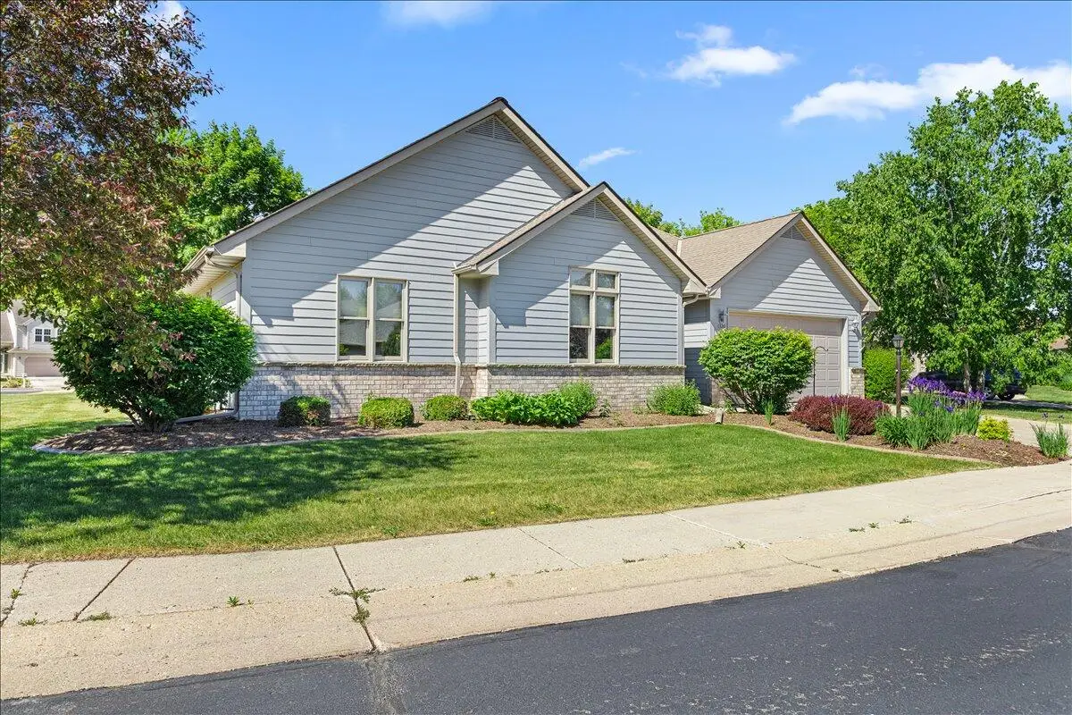 1320 West Heights Ct, West Bend, WI 53095 - #1