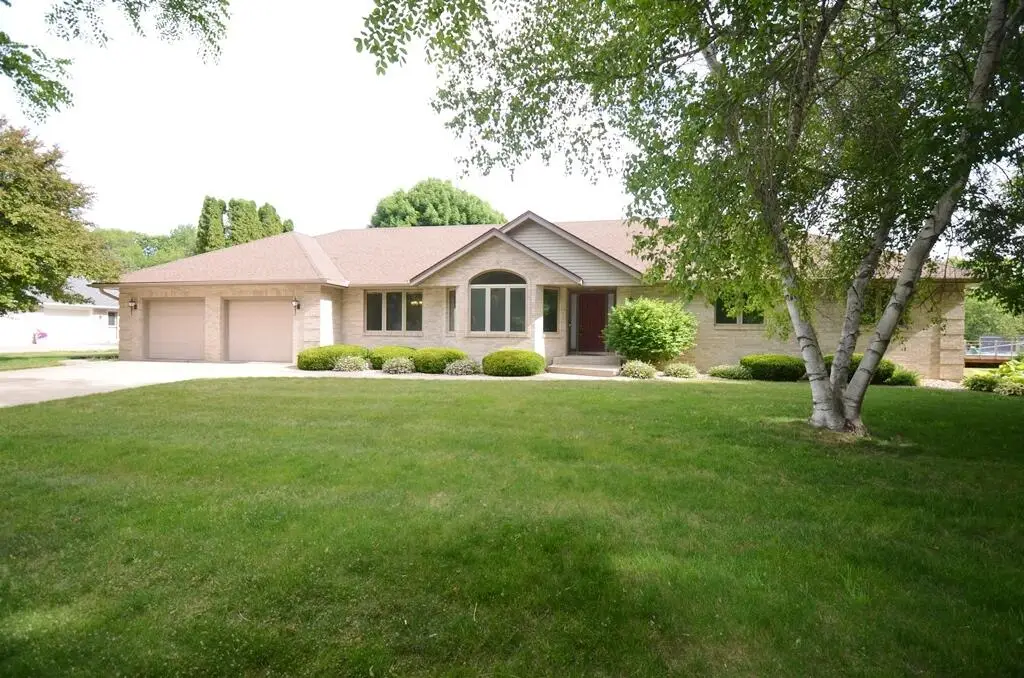 1670 Turtle Mound Ln, Whitewater, WI 53190 - #1
