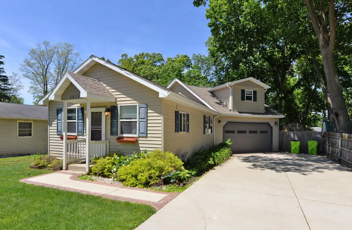 2513 Mason St, Delavan, WI 53115 - #1
