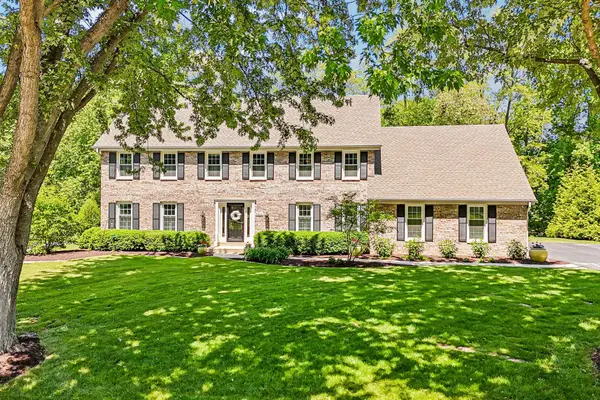 9945 N Valley Hill Dr, Mequon, WI 53092
