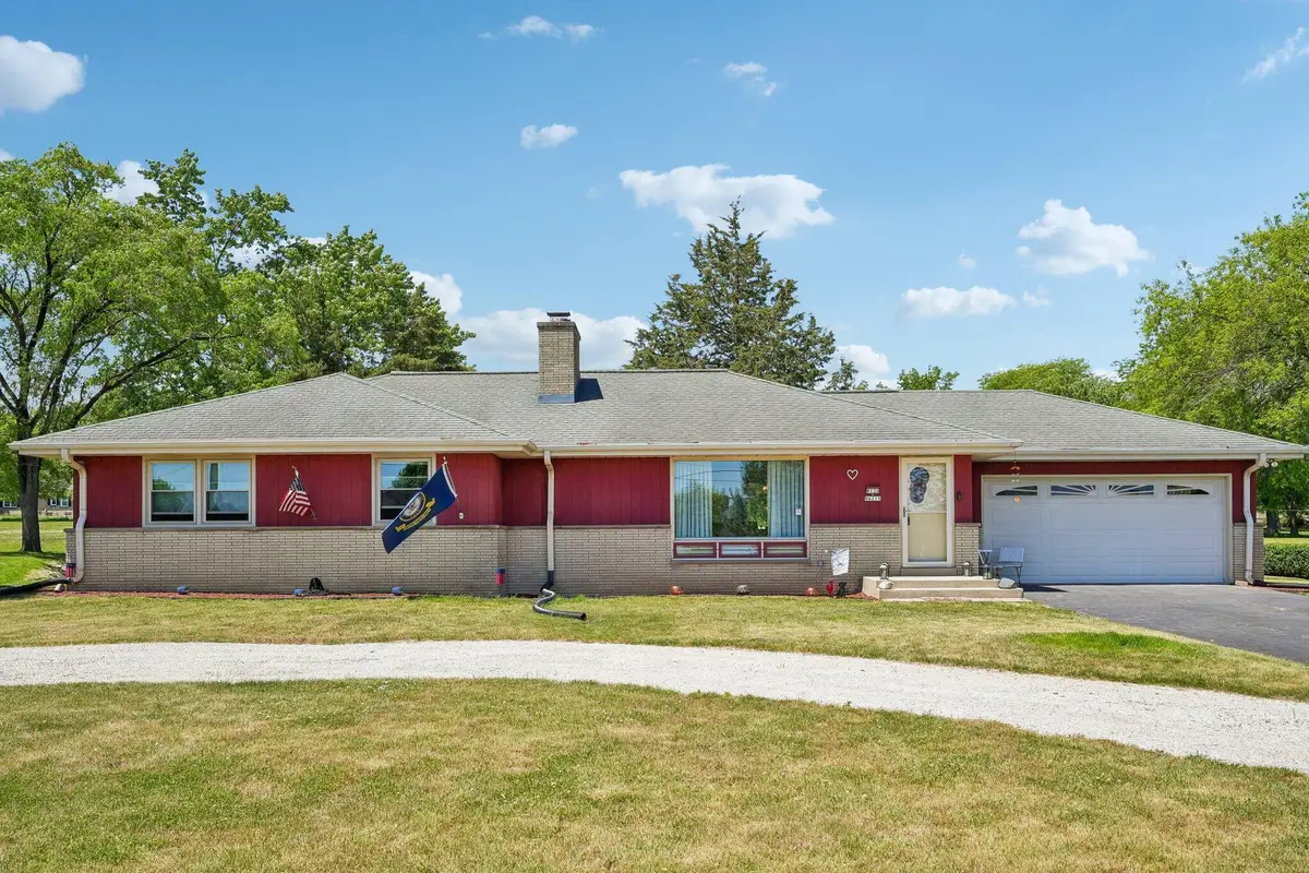 W130N6219 River Dr, Menomonee Falls, WI 53051 - #1