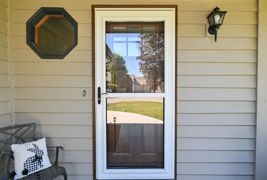 1021 Eton Ct, Hartland, WI 53029 - #3