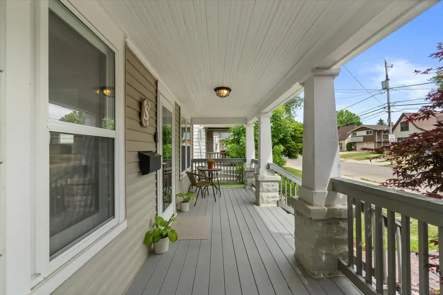 1220 E Warnimont Ave, Milwaukee, WI 53207 - #3