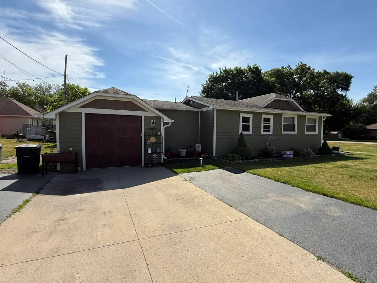 418 S 4th St, Silver Lake, WI 53170 - #1