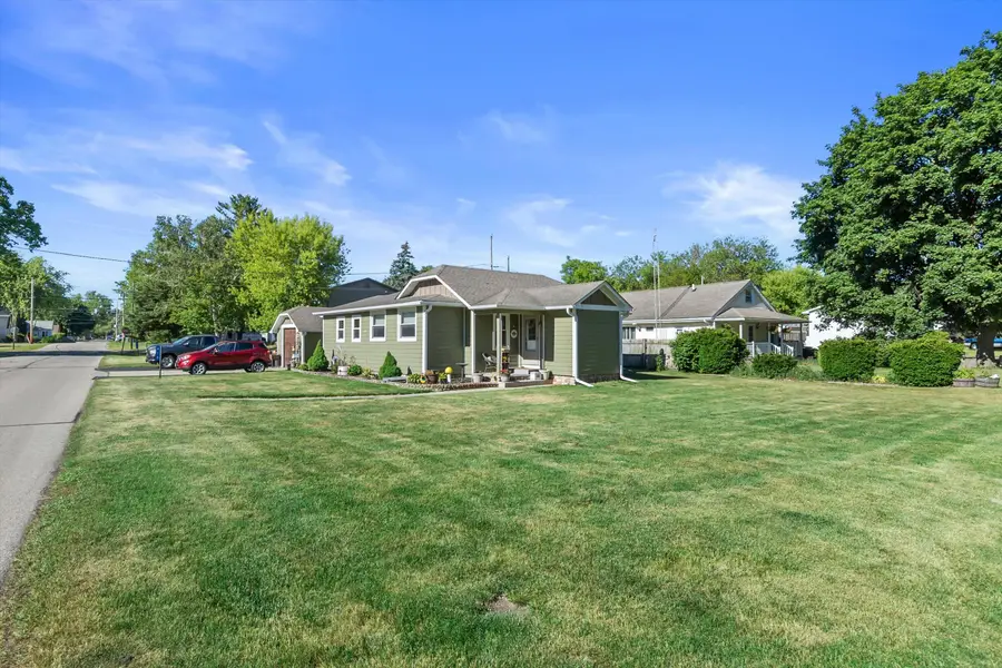 418 S 4th St, Silver Lake, WI 53170 - #3