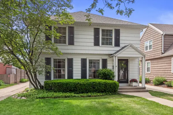 4919 N Diversey Blvd, Whitefish Bay, WI 53217