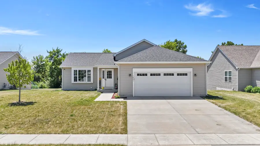 1423 E Longneedle Ln, Elkhorn, WI 53121 - #2