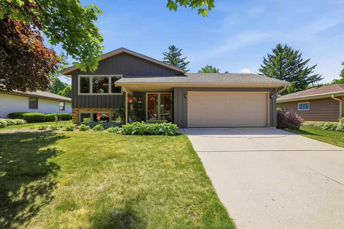 6085 Trail Ridge Dr, Greendale, WI 53129 - #1