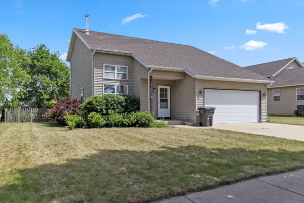 1226 Peninsula Ln, Whitewater, WI 53190