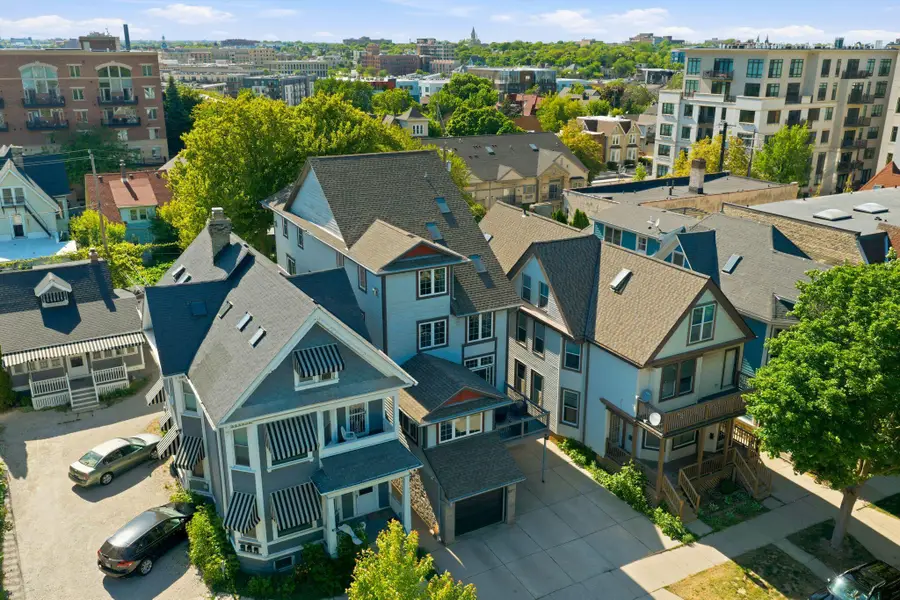 1527 N Cass St, Milwaukee, WI 53202 - #2