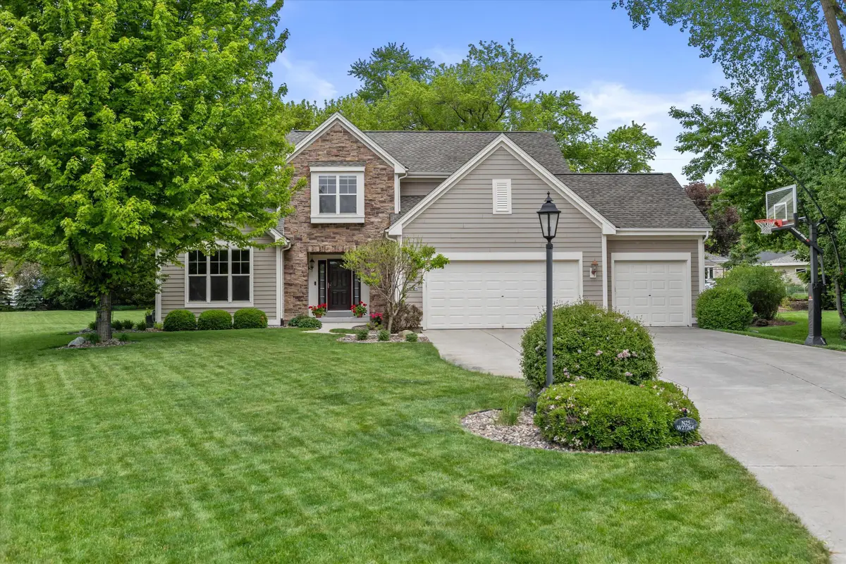 N25W27264 Covingtom Ct, Pewaukee, WI 53072 - #1