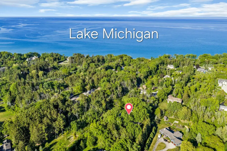 400 W Revere Rd, Mequon, WI 53092 - #2