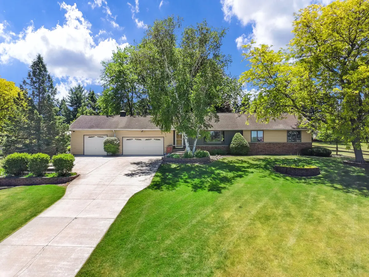 W295S10874 Highway Es, Mukwonago, WI 53149 - #1