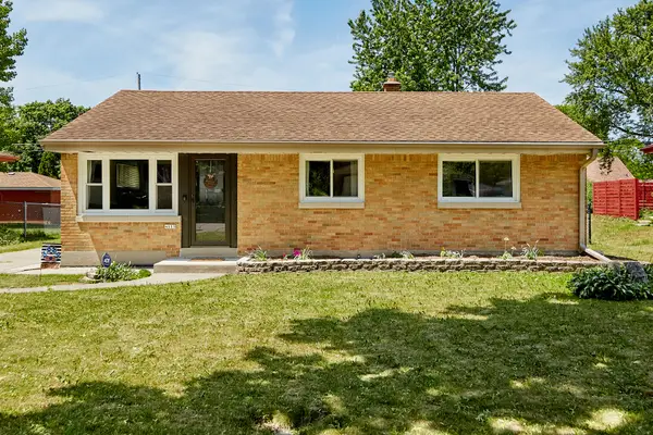 4115 N 94th St, Wauwatosa, WI 53222