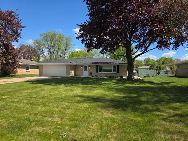 2532 S Seymour Pl, West Allis, WI 53227