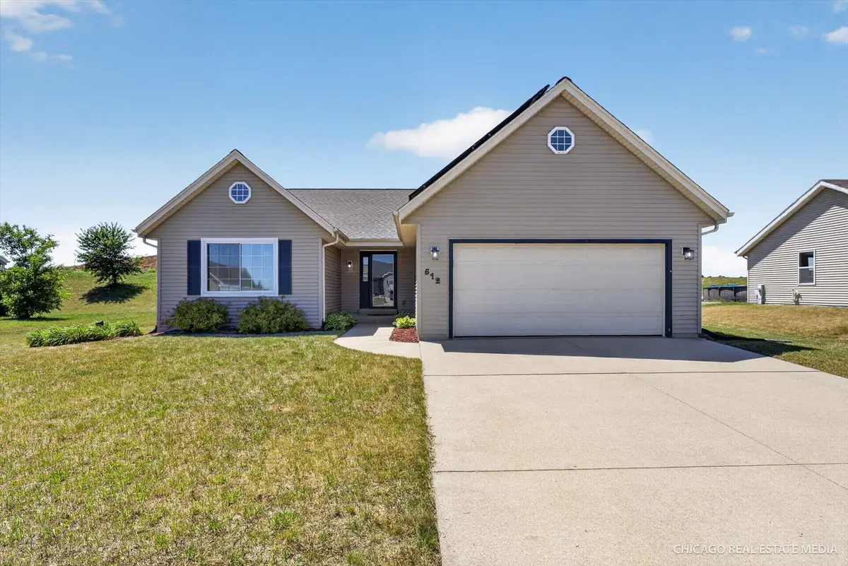 512 Parkview Dr, Johnson Creek, WI 53038 - #1