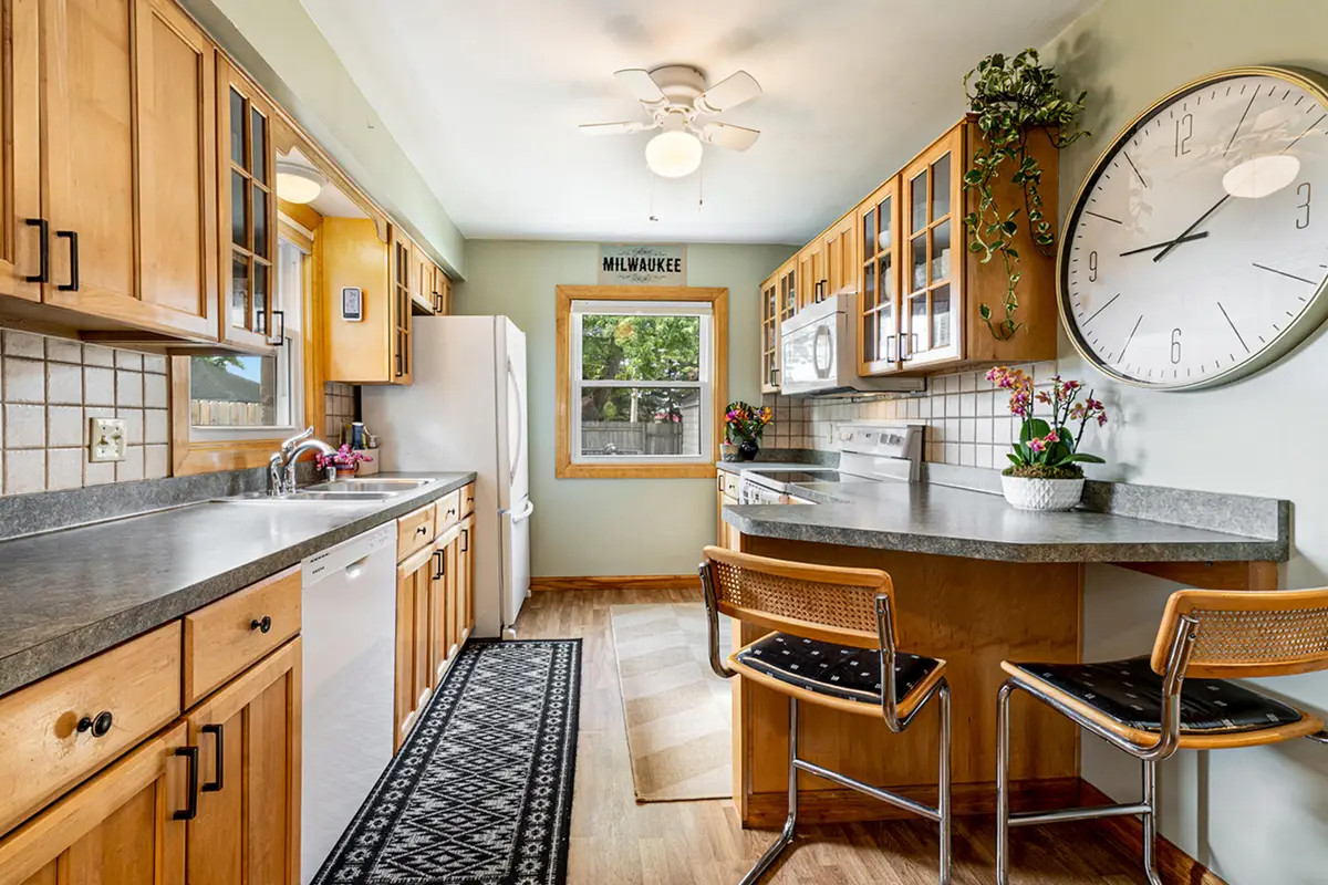 1931 W Kendall Ave, Glendale, WI 53209 - #1