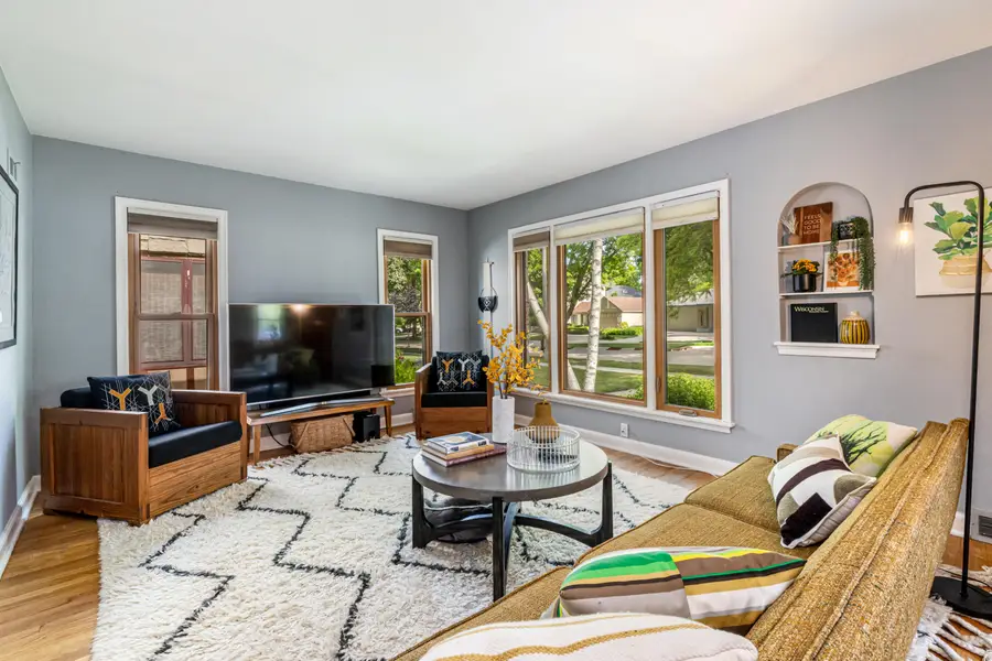 1931 W Kendall Ave, Glendale, WI 53209 - #2