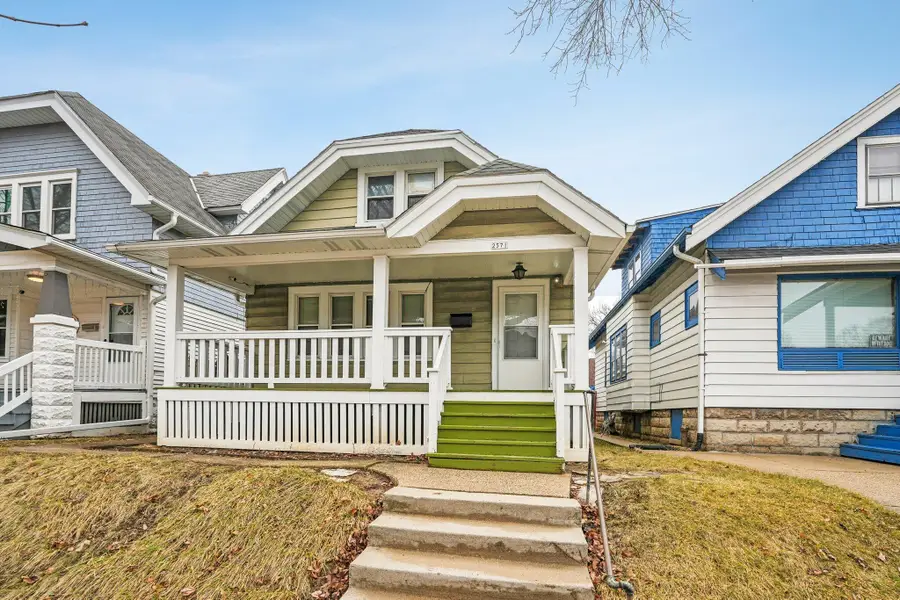 2571 N 51st St, Milwaukee, WI 53210 - #2