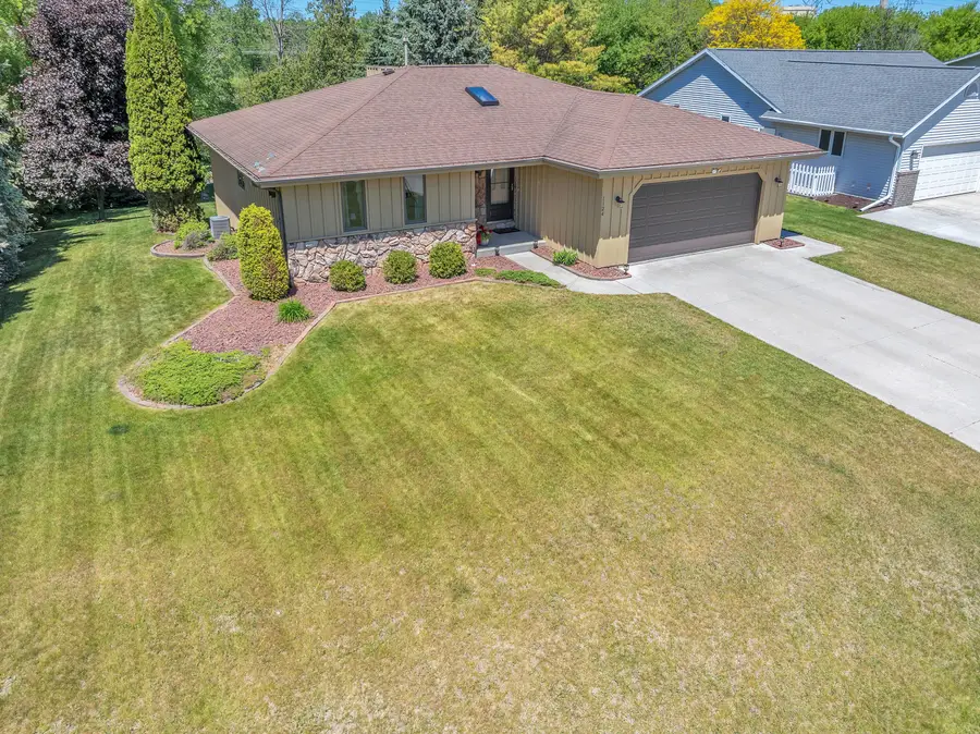 1124 Sommer Dr, Sheboygan, WI 53081 - #2