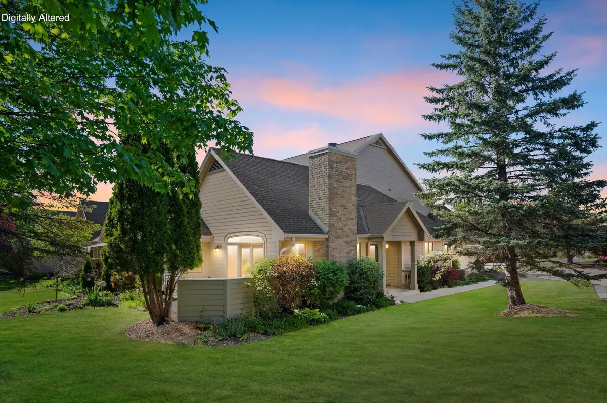N21W24327 Cumberland Dr, Pewaukee, WI 53072 - #1