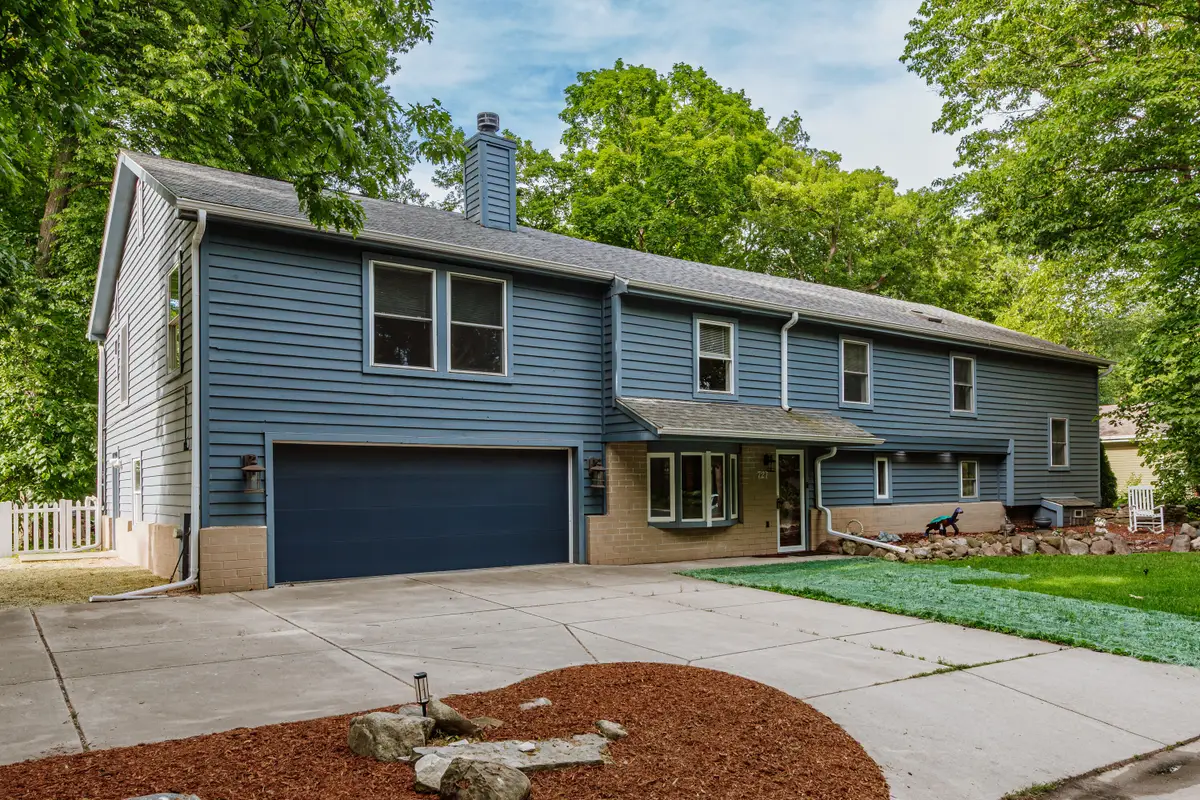 727 E Madison St, Oconomowoc, WI 53066 - #1