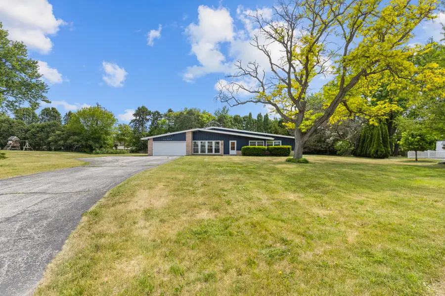 18345 Ashlea Dr, Brookfield, WI 53045 - #2