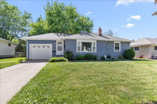 606 N Cedar St, Horicon, WI 53032