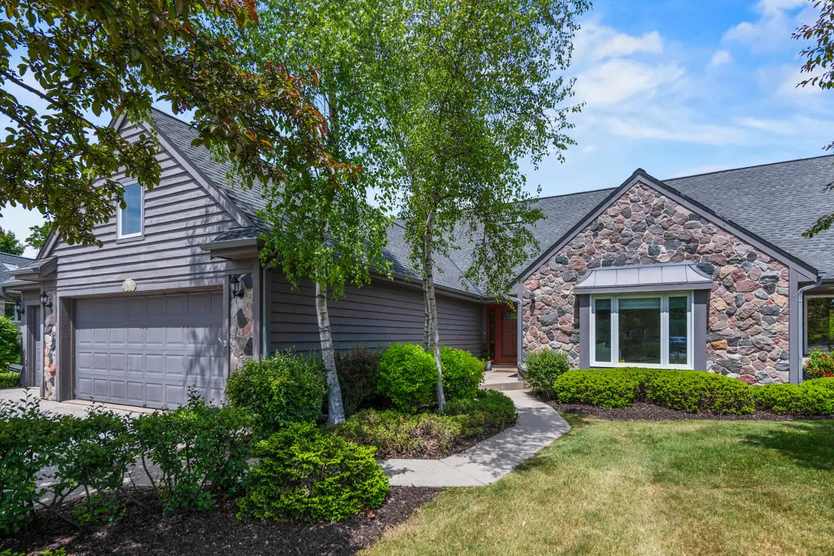 2618 W Lake Park Ct, Mequon, WI 53092 - #1