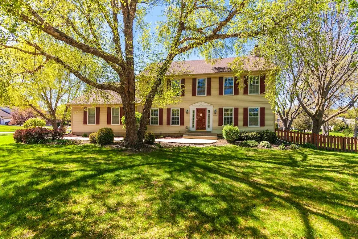 20740 Brook Park Dr, Brookfield, WI 53045 - #1