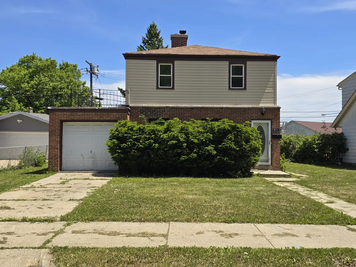 9251 W Swan Cir, Milwaukee, WI 53225 - #1