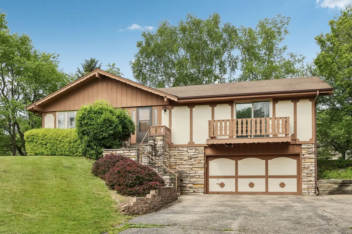 N71W30583 Mary Hill Dr, Merton, WI 53029 - #1