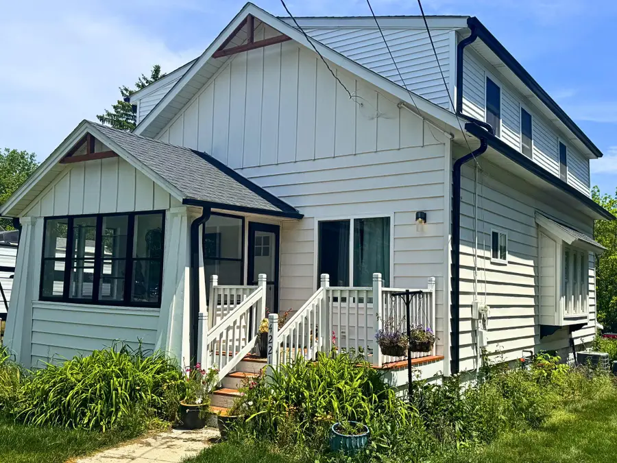 4221 Wood Rd, Mount Pleasant, WI 53403 - #2