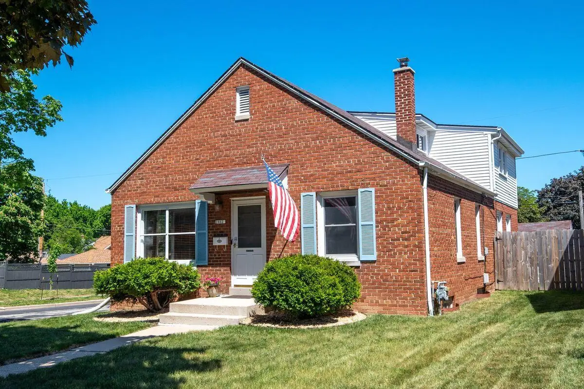 2802 S 47th St, Milwaukee, WI 53219 - #1