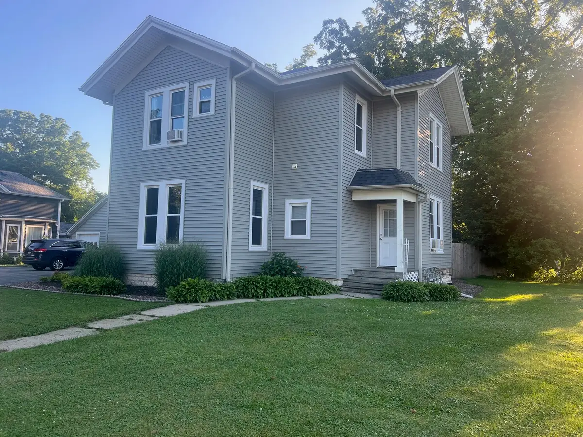 304 S Silver Lake St, Oconomowoc, WI 53066 - #1