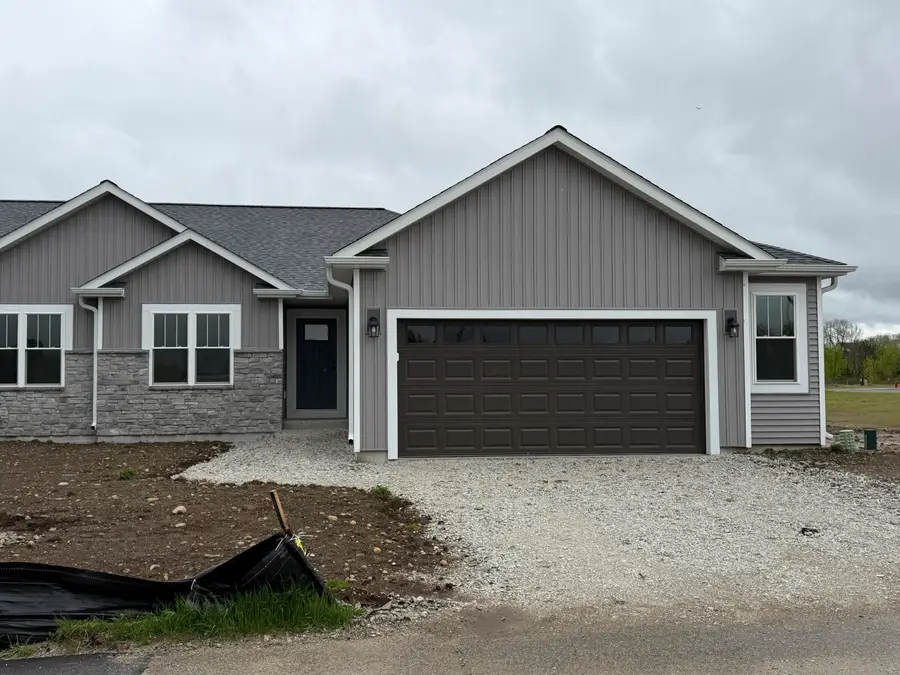 123 Resort Dr, Johnson Creek, WI 53038 - #2