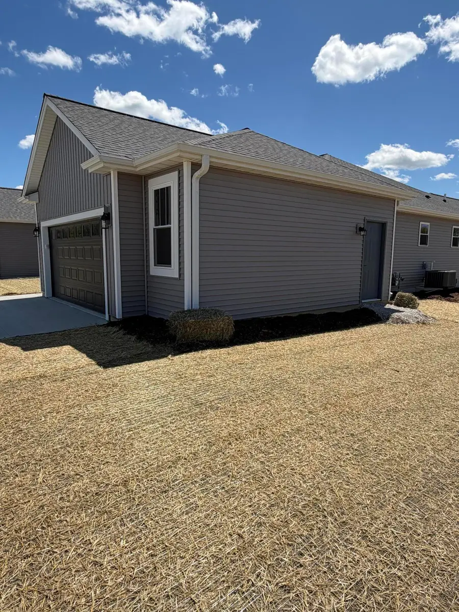 123 Resort Dr, Johnson Creek, WI 53038 - #3